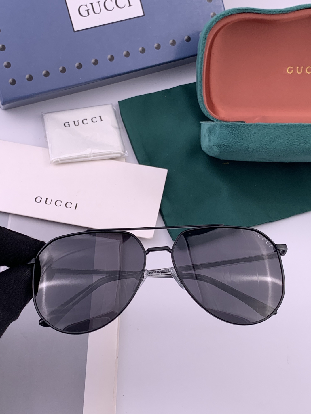 GUCCI-新款情侣款偏光太阳镜、完美品质，独特设计 高品质 高档哑色男仕太阳镜铝镁材质的镜架超轻还防汗