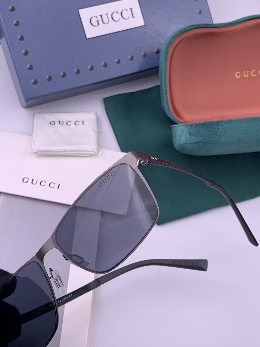 GUCCI 男款炫彩飞行员偏光太阳镜 ❤️材质：高清尼龙加厚卡槽高清偏光镜片 🌹无边框镜架💕颜👍型号：G