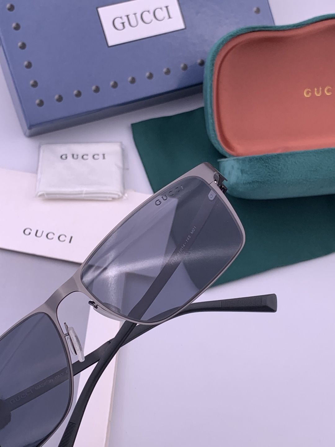 GUCCI 男款炫彩飞行员偏光太阳镜 ❤️材质：高清尼龙加厚卡槽高清偏光镜片 🌹无边框镜架💕颜👍型号：G