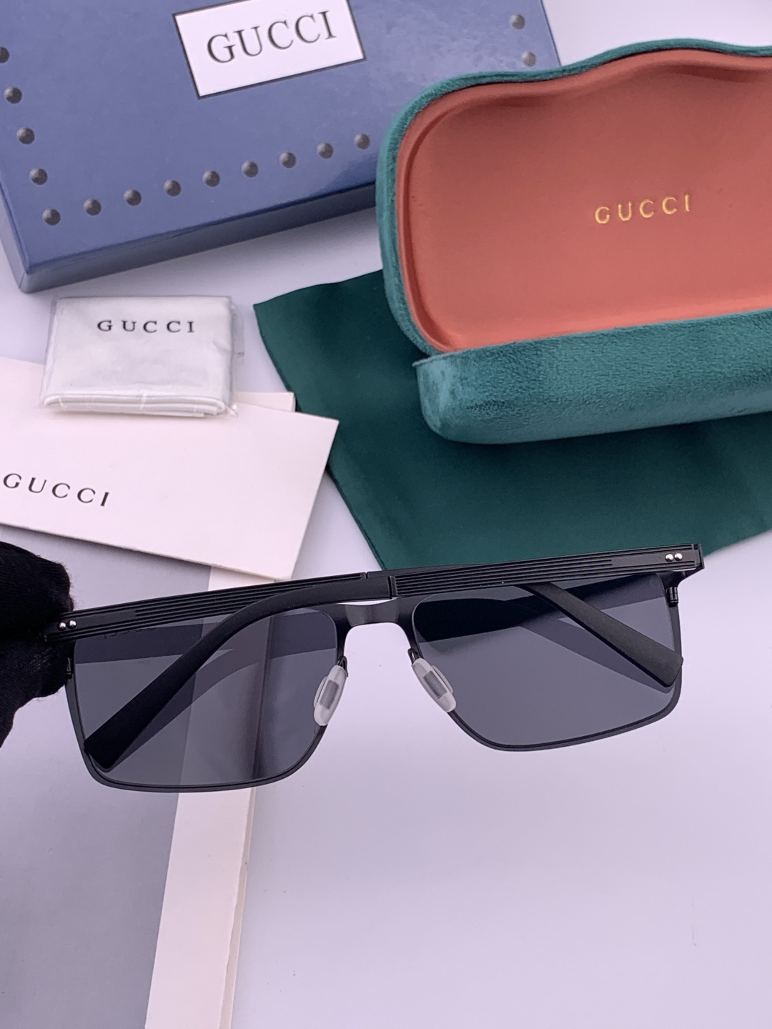 GUCCI 男款炫彩飞行员偏光太阳镜 ❤️材质：高清尼龙加厚卡槽高清偏光镜片 🌹无边框镜架💕颜👍型号：G