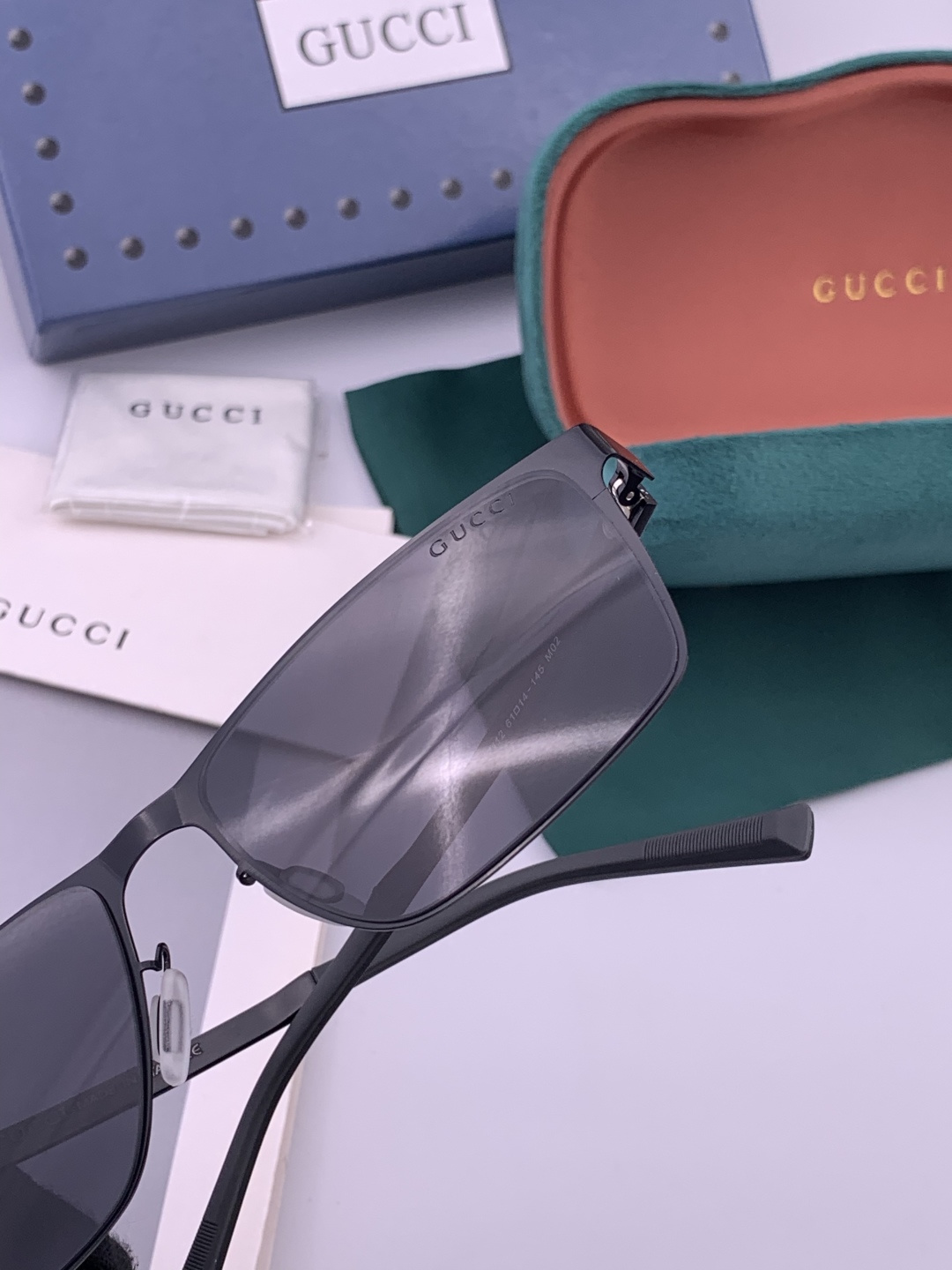 GUCCI 男款炫彩飞行员偏光太阳镜 ❤️材质：高清尼龙加厚卡槽高清偏光镜片 🌹无边框镜架💕颜👍型号：G