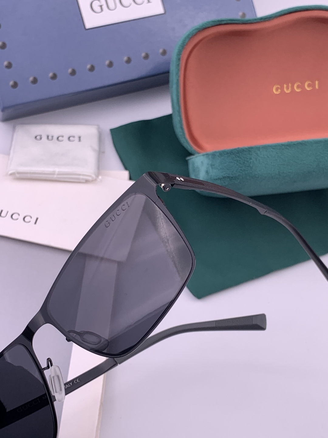 GUCCI 男款炫彩飞行员偏光太阳镜 ❤️材质：高清尼龙加厚卡槽高清偏光镜片 🌹无边框镜架💕颜👍型号：G