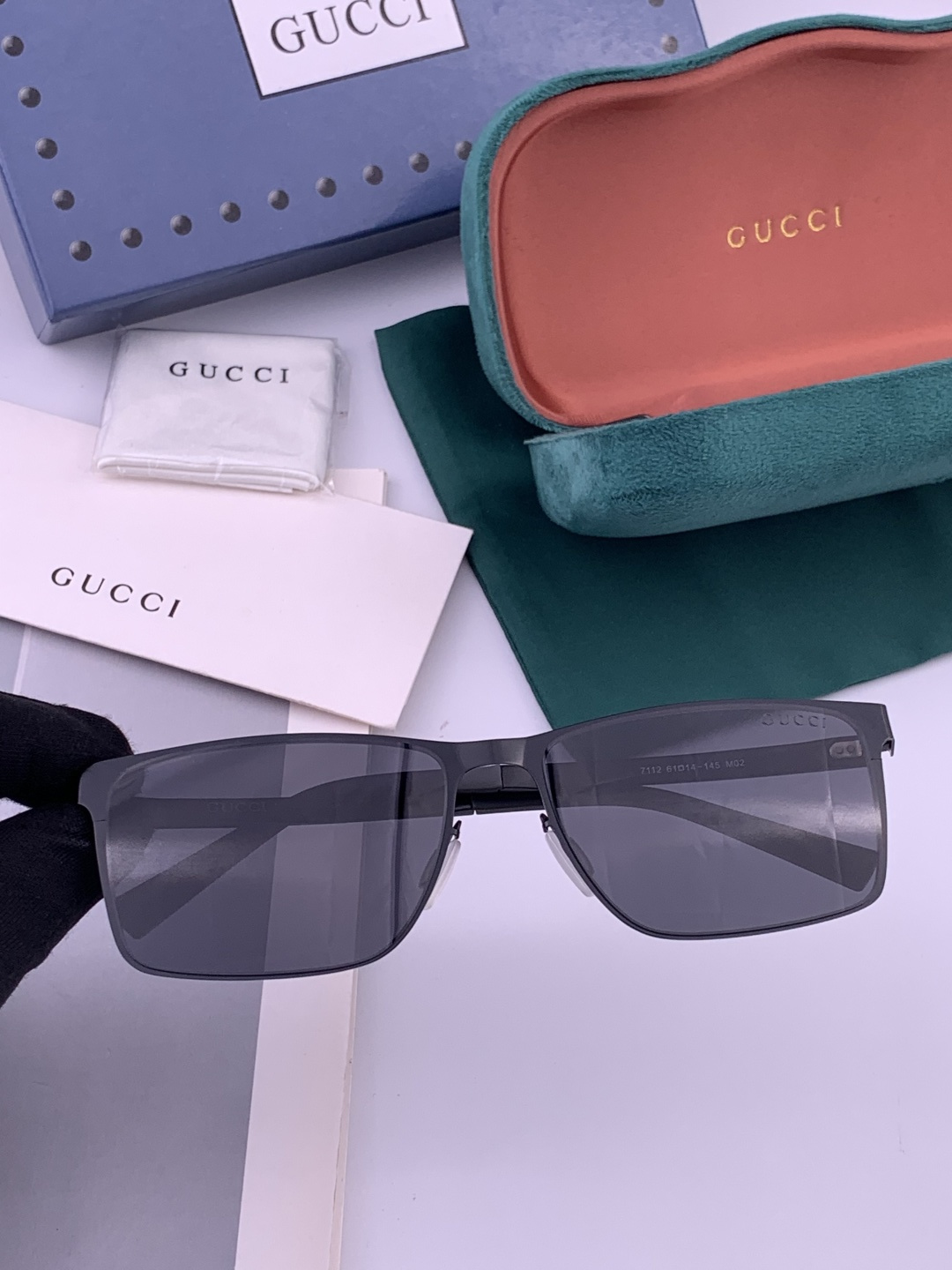 GUCCI 男款炫彩飞行员偏光太阳镜 ❤️材质：高清尼龙加厚卡槽高清偏光镜片 🌹无边框镜架💕颜👍型号：G