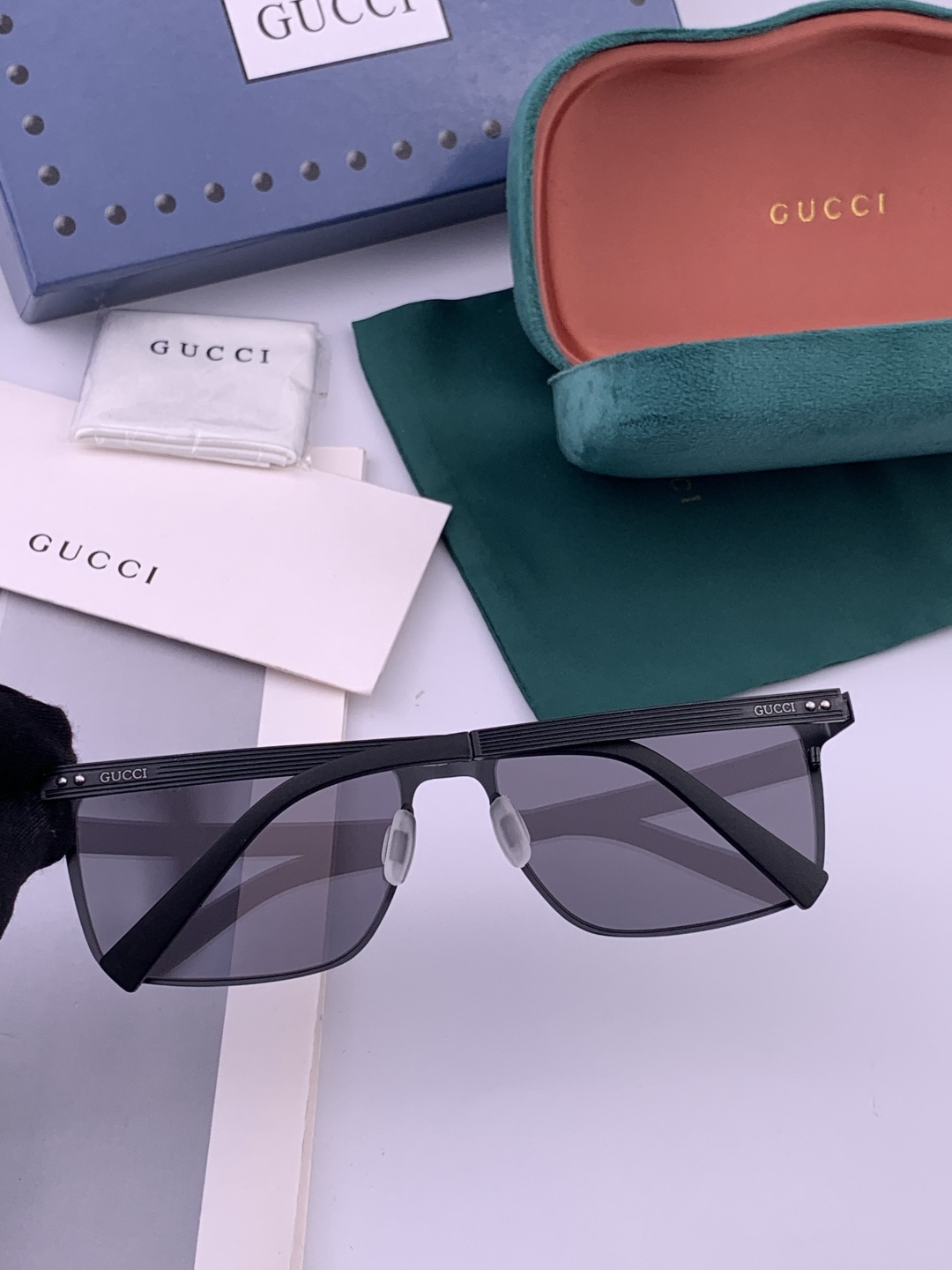 GUCCI 男款炫彩飞行员偏光太阳镜 ❤️材质：高清尼龙加厚卡槽高清偏光镜片 🌹无边框镜架💕颜👍型号：G
