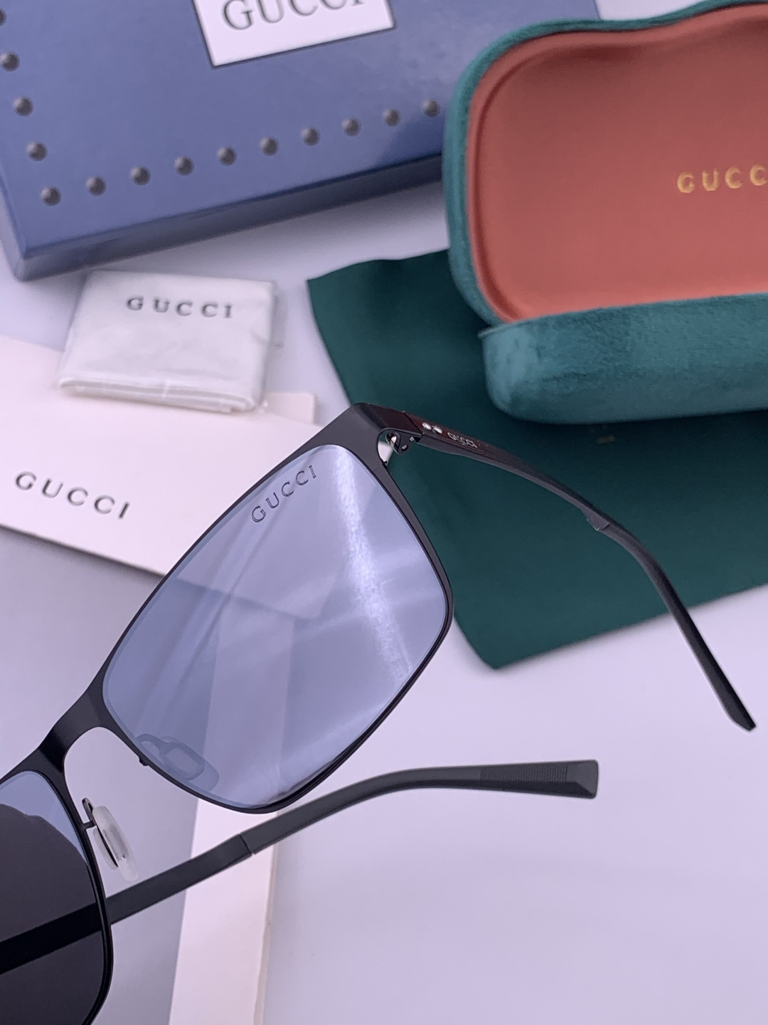 GUCCI 男款炫彩飞行员偏光太阳镜 ❤️材质：高清尼龙加厚卡槽高清偏光镜片 🌹无边框镜架💕颜👍型号：G