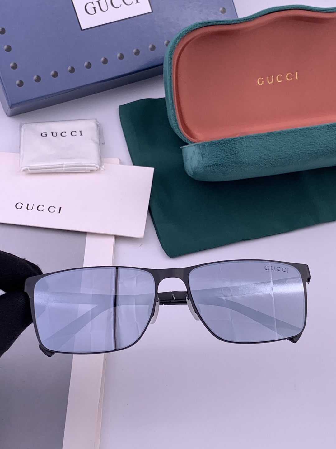 GUCCI 男款炫彩飞行员偏光太阳镜 ❤️材质：高清尼龙加厚卡槽高清偏光镜片 🌹无边框镜架💕颜👍型号：G