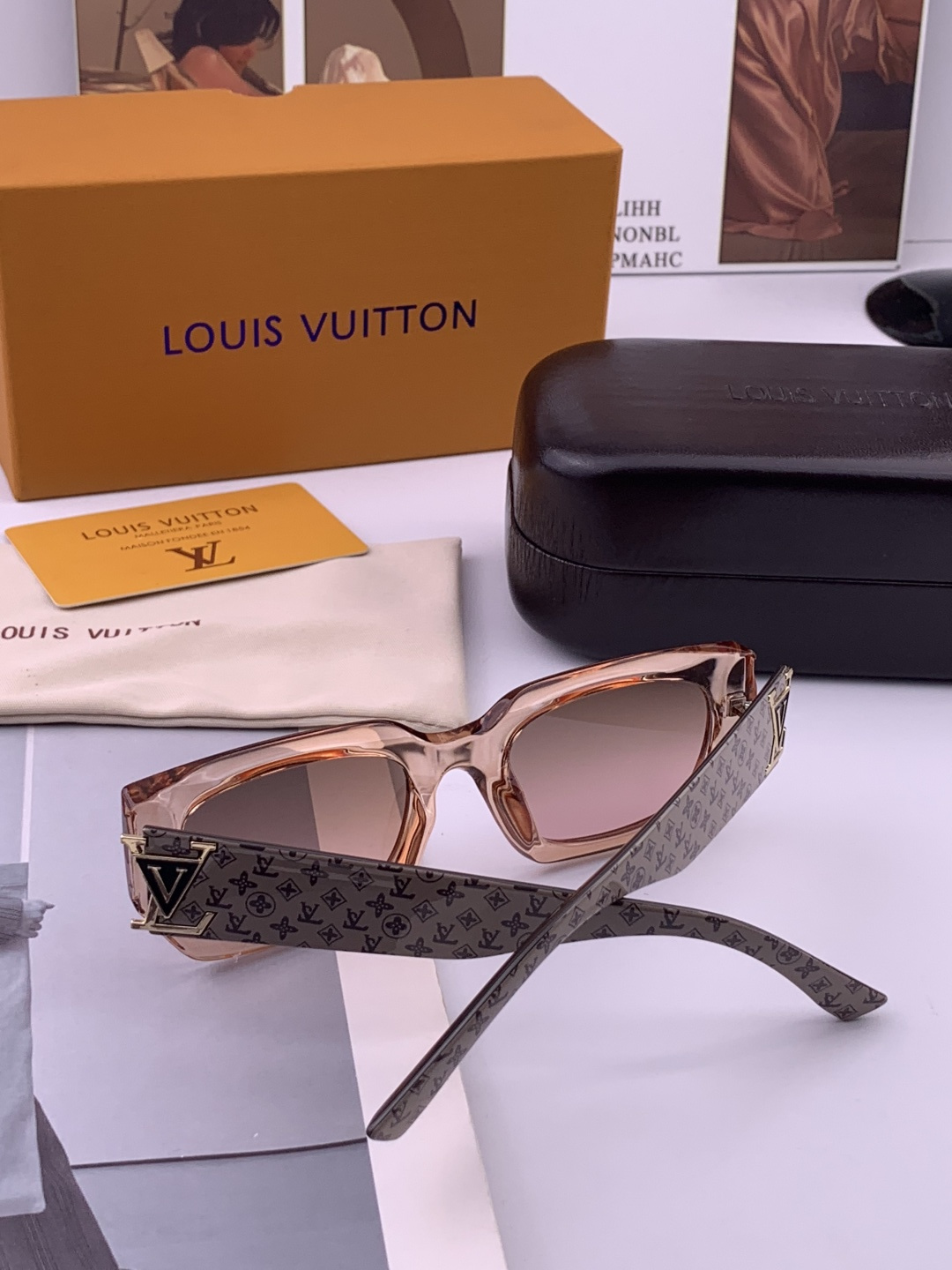 LV 开春新款 潮流爆款 时尚方框太阳镜 高品质 佩戴舒适 网红潮款墨镜 型号L4232