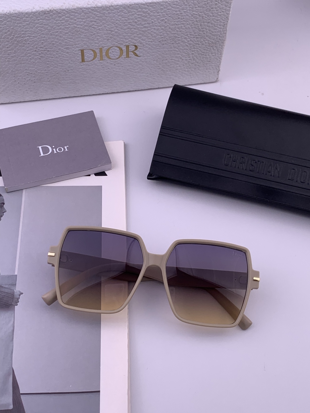 🔺 【DIOR】开春新款 潮流爆款 时尚方框偏光太阳镜 高品质 佩戴舒适 网红潮款墨镜 女士高清加厚偏光