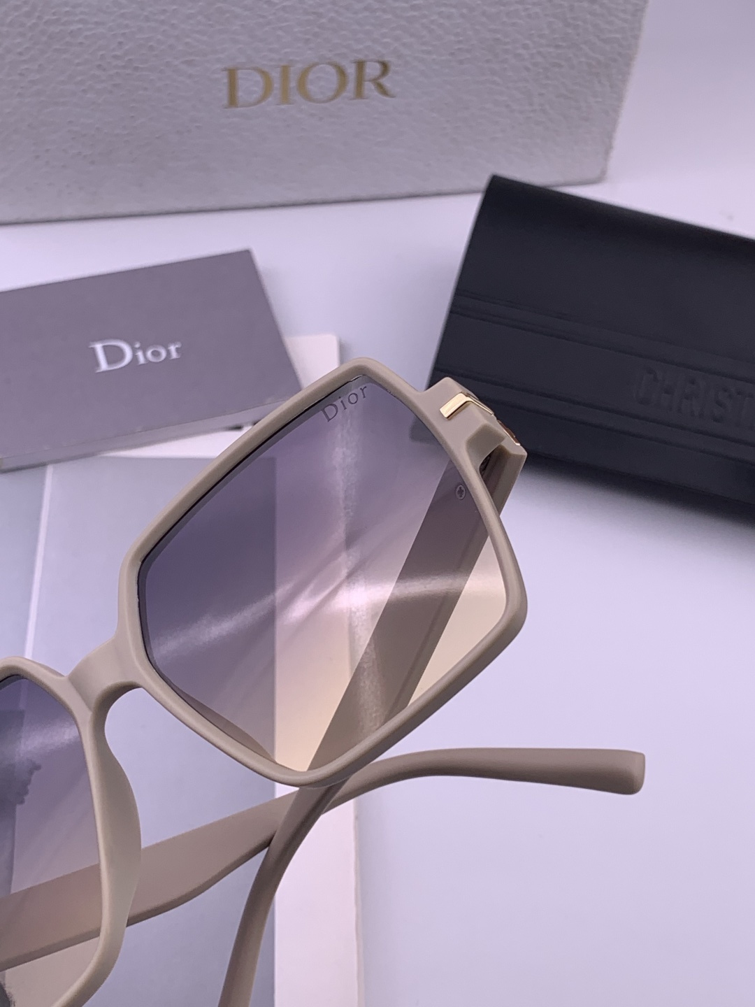 🔺 【DIOR】开春新款 潮流爆款 时尚方框偏光太阳镜 高品质 佩戴舒适 网红潮款墨镜 女士高清加厚偏光