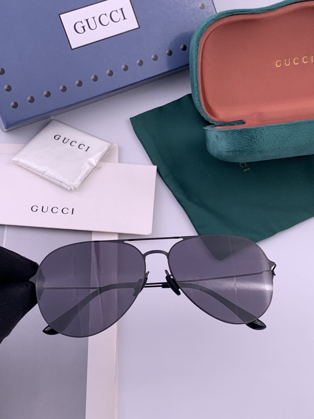 Gucci 春夏新款超轻无螺丝压不坏系列情侣款太阳镜高清尼龙镜片🦅完美品质，适合各种脸型，经典太阳镜亮相