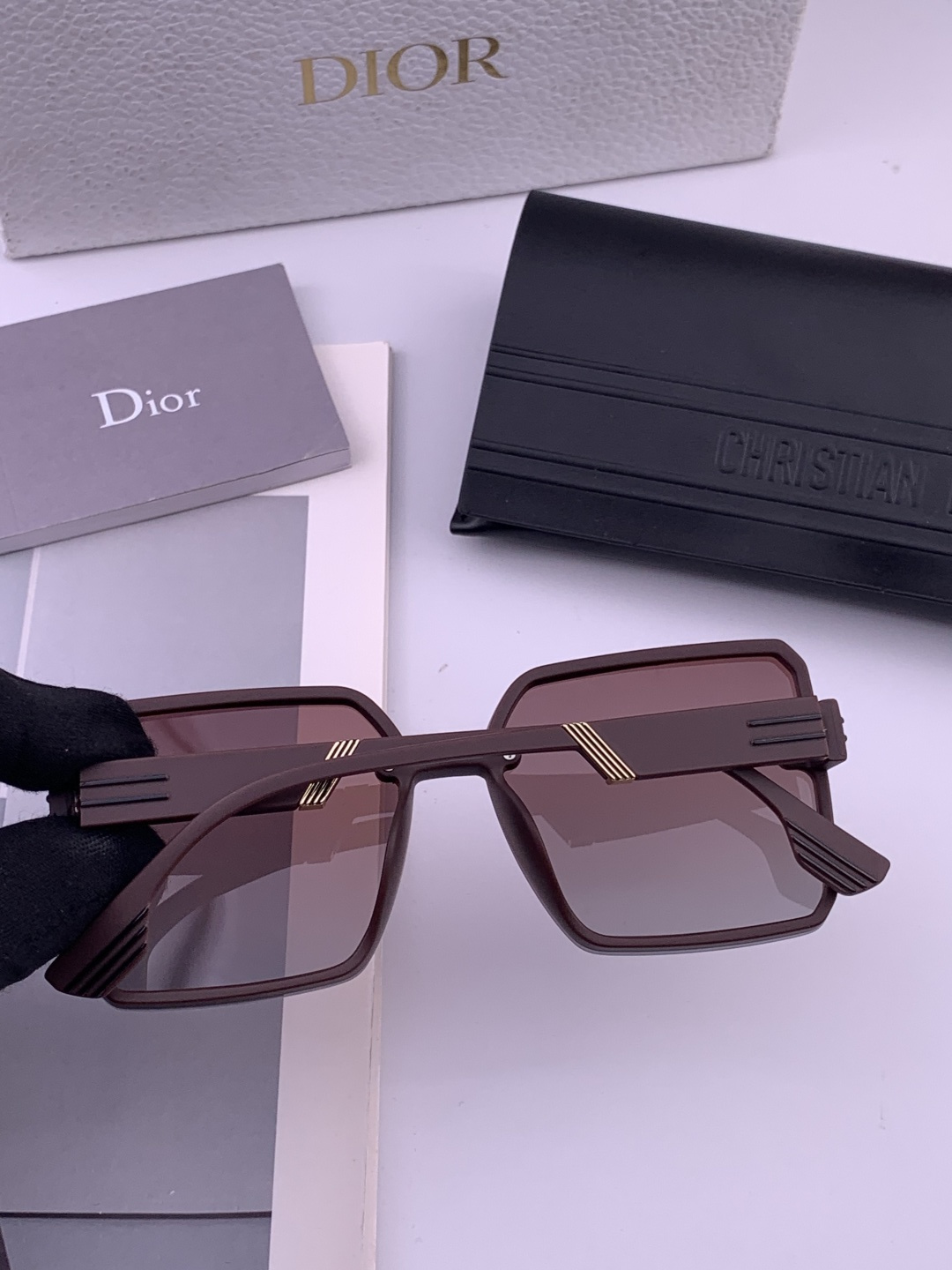 🔺 【DIOR-迪奥】开春新款 潮流爆款 时尚方框偏光太阳镜 高品质 佩戴舒适 网红潮款墨镜 女士高清偏