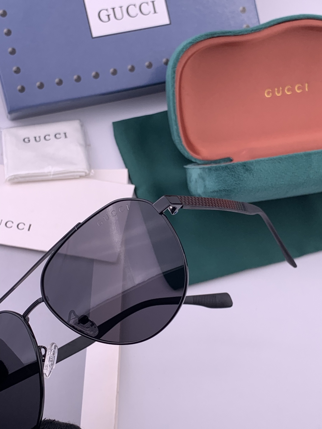 Gucci 。 高品质男女款墨镜 👍 进口宝丽来偏光镜片 。蛤蟆镜 开车钓鱼都可 。百搭显瘦墨镜韩版男士
