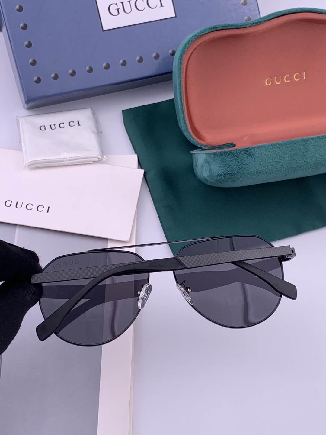 Gucci 。 高品质男女款墨镜 👍 进口宝丽来偏光镜片 。蛤蟆镜 开车钓鱼都可 。百搭显瘦墨镜韩版男士