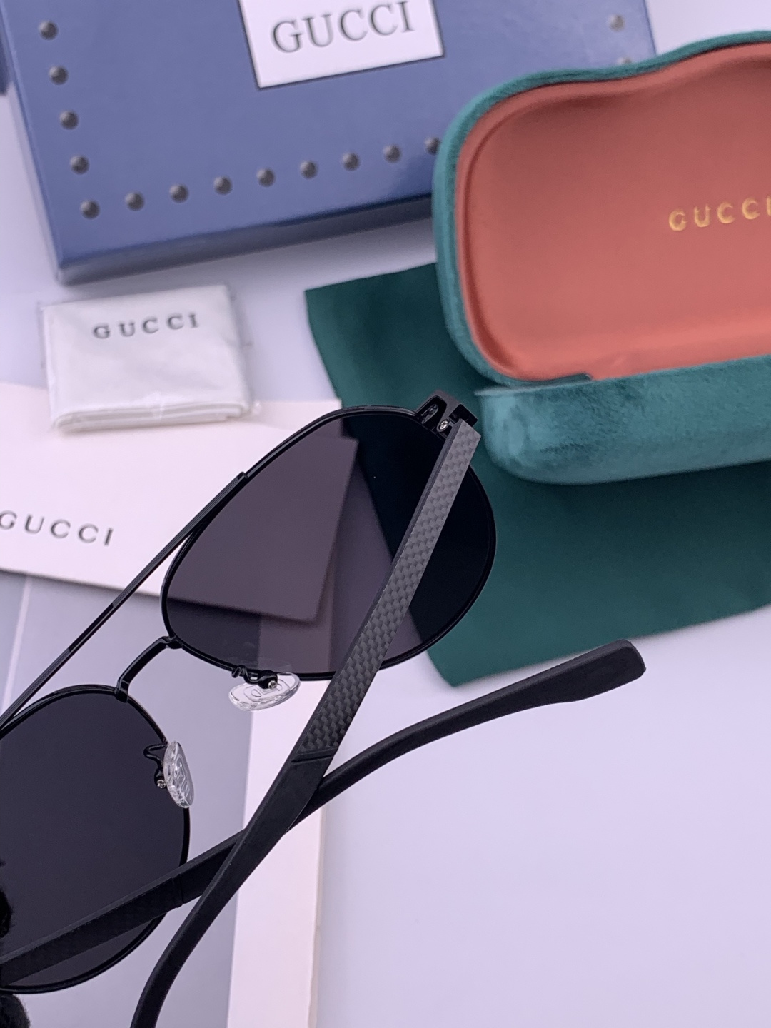 Gucci 。 高品质男女款墨镜 👍 进口宝丽来偏光镜片 。蛤蟆镜 开车钓鱼都可 。百搭显瘦墨镜韩版男士