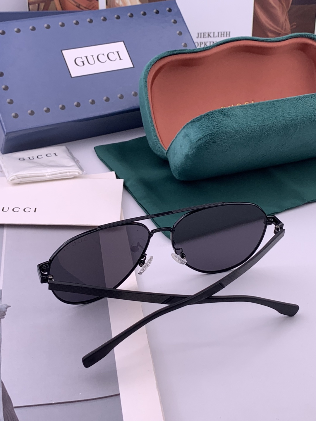 Gucci 。 高品质男女款墨镜 👍 进口宝丽来偏光镜片 。蛤蟆镜 开车钓鱼都可 。百搭显瘦墨镜韩版男士