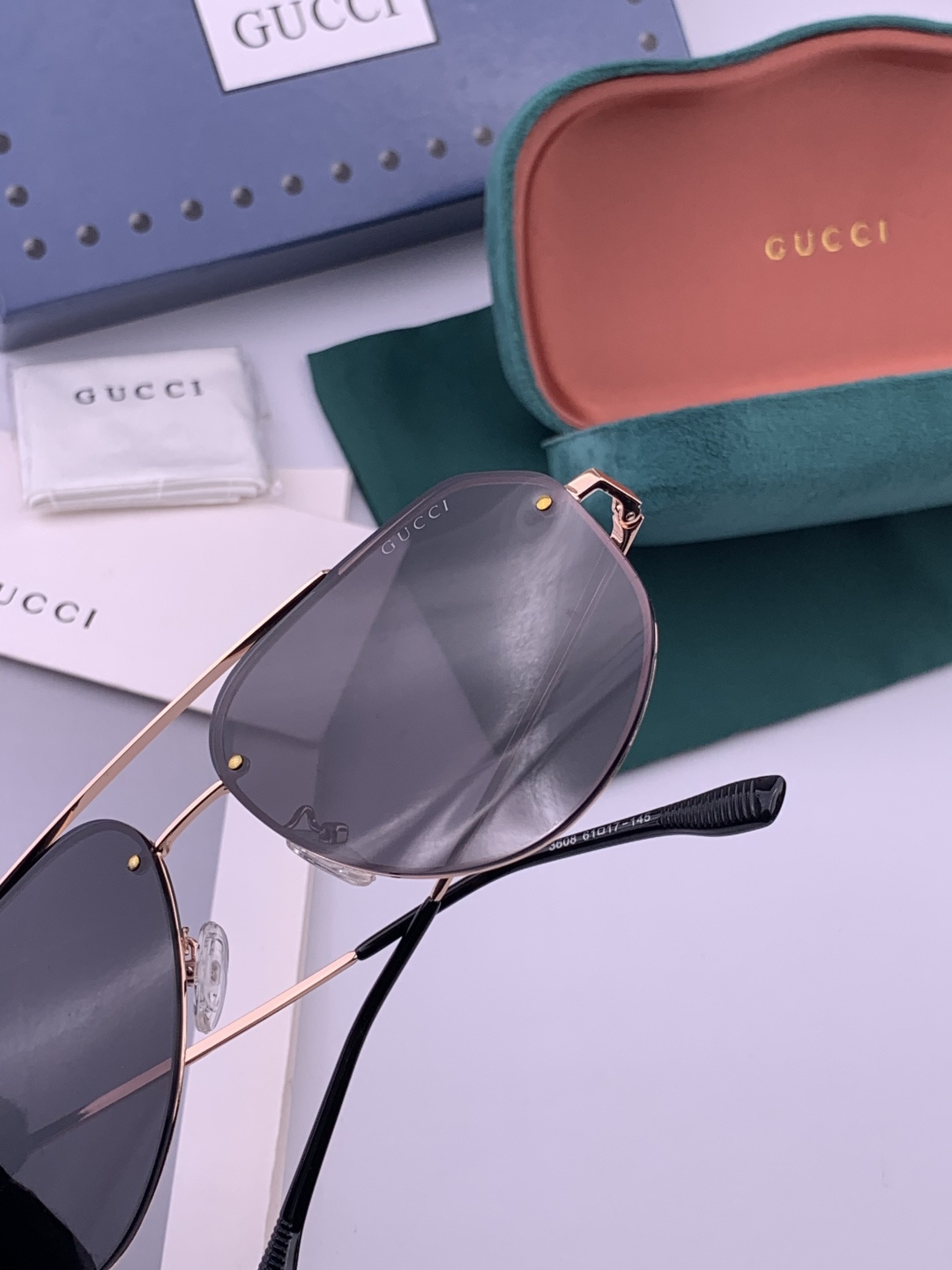GUCCI 官网同步。 高品质男女款墨镜 👍 进口宝丽来偏光镜片 。蛤蟆镜 开车钓鱼都可 。型号：G83