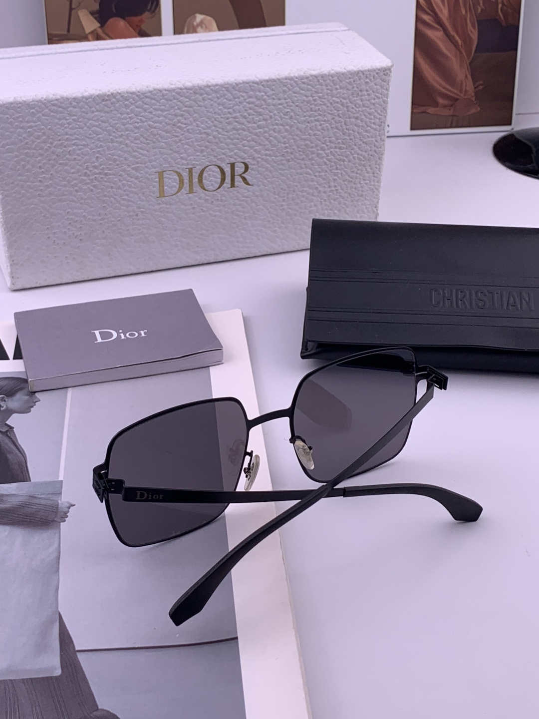 DIOR-迪奥新款男女情侣款太阳iP电镀永不褪色 卖点：超轻超有弹性整幅眼镜无螺丝重要的是压不坏、镜片：