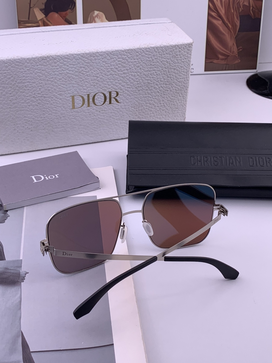 DIOR-迪奥新款男女情侣款太阳iP电镀永不褪色 卖点：超轻超有弹性整幅眼镜无螺丝重要的是压不坏、镜片：