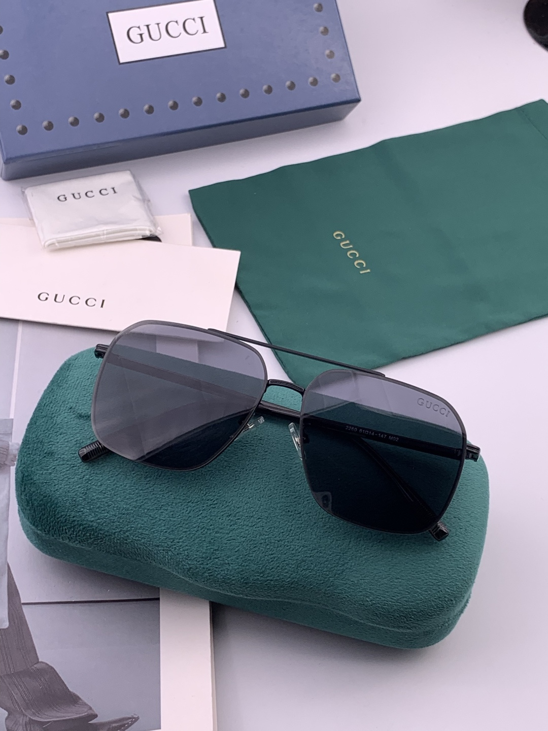 GUCCI 男款炫彩飞行员偏光太阳镜 ❤️材质：高清尼龙加厚卡槽高清偏光镜片 🌹无边框镜架💕颜👍型号：G
