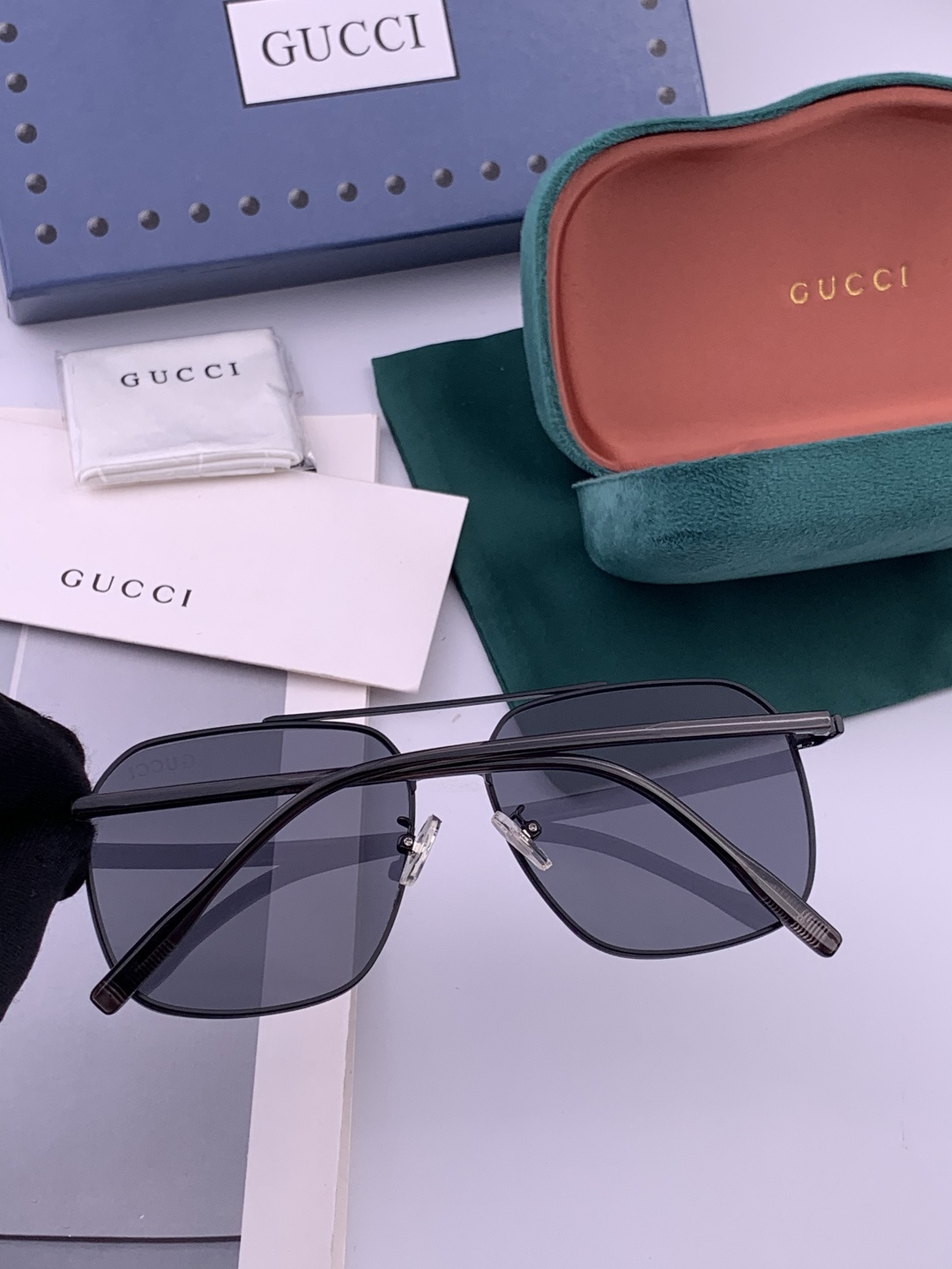 GUCCI 男款炫彩飞行员偏光太阳镜 ❤️材质：高清尼龙加厚卡槽高清偏光镜片 🌹无边框镜架💕颜👍型号：G