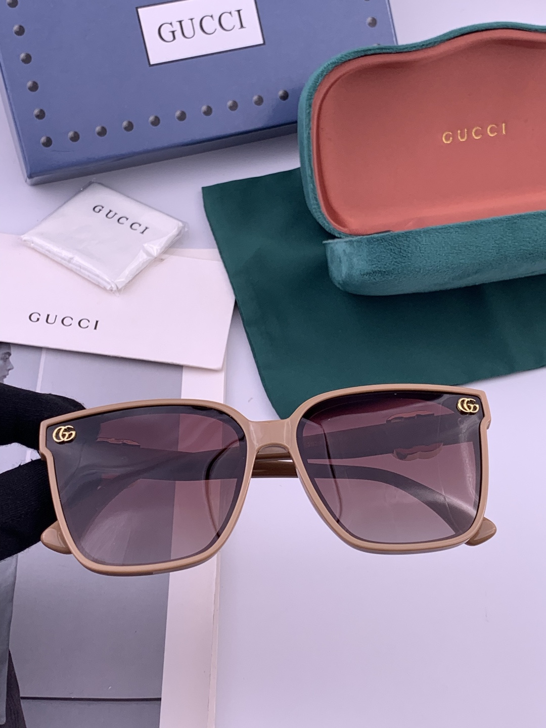 【TR偏光系列】Gucci 经典的方框设计，不挑脸型，无论搭配大衣还是连衣裙都非常显气质偏光镜片预防紫外