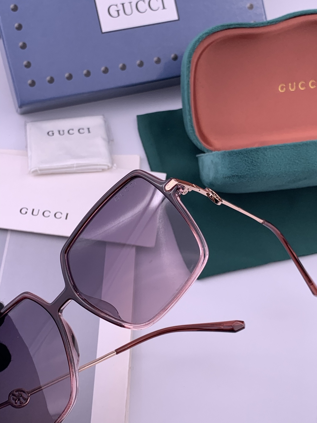 【偏光系列】Gucci 经典的方框设计，不挑脸型，无论搭配大衣还是连衣裙都非常显气质尼龙偏光镜片预防紫外
