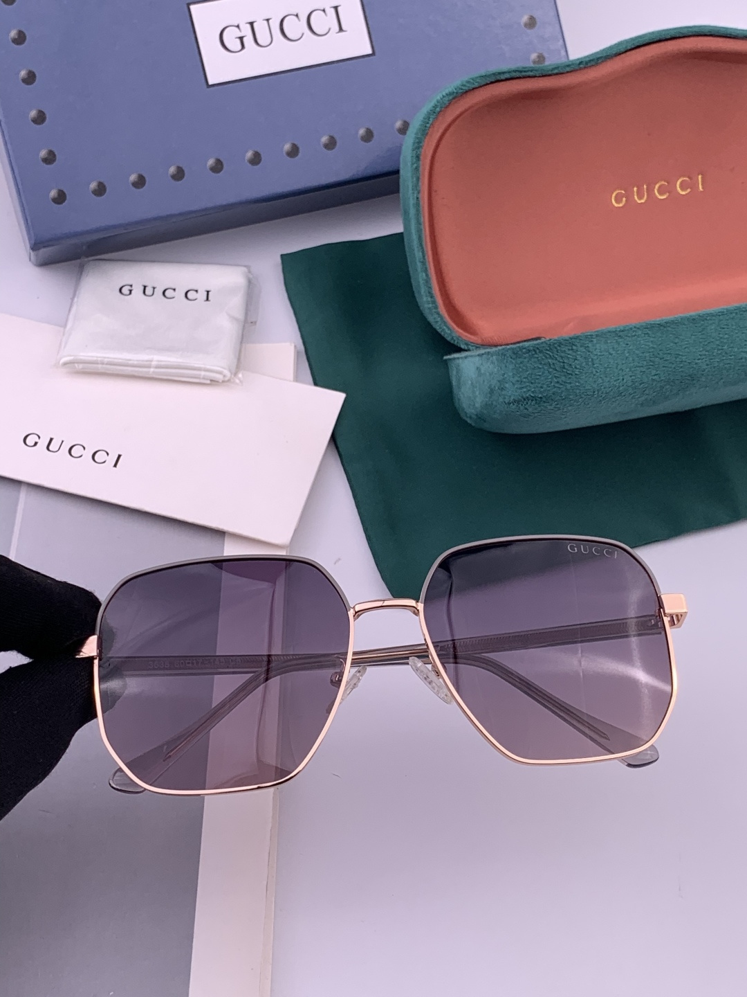 【偏光系列】Gucci 经典的方框设计，不挑脸型，无论搭配大衣还是连衣裙都非常显气质尼龙偏光镜片预防紫外