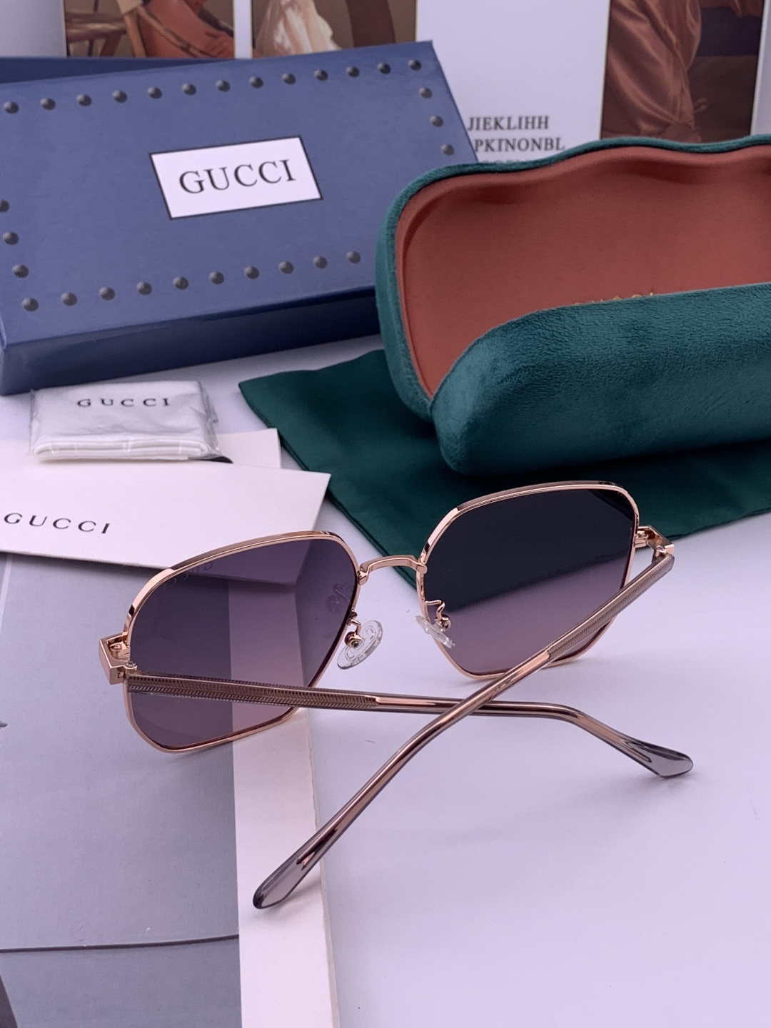 【偏光系列】Gucci 经典的方框设计，不挑脸型，无论搭配大衣还是连衣裙都非常显气质尼龙偏光镜片预防紫外