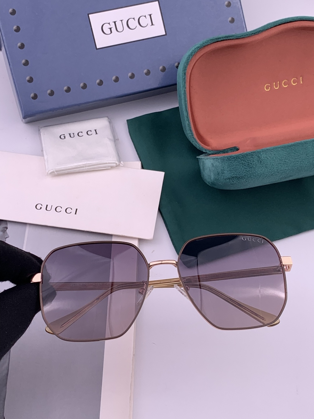 【偏光系列】Gucci 经典的方框设计，不挑脸型，无论搭配大衣还是连衣裙都非常显气质尼龙偏光镜片预防紫外