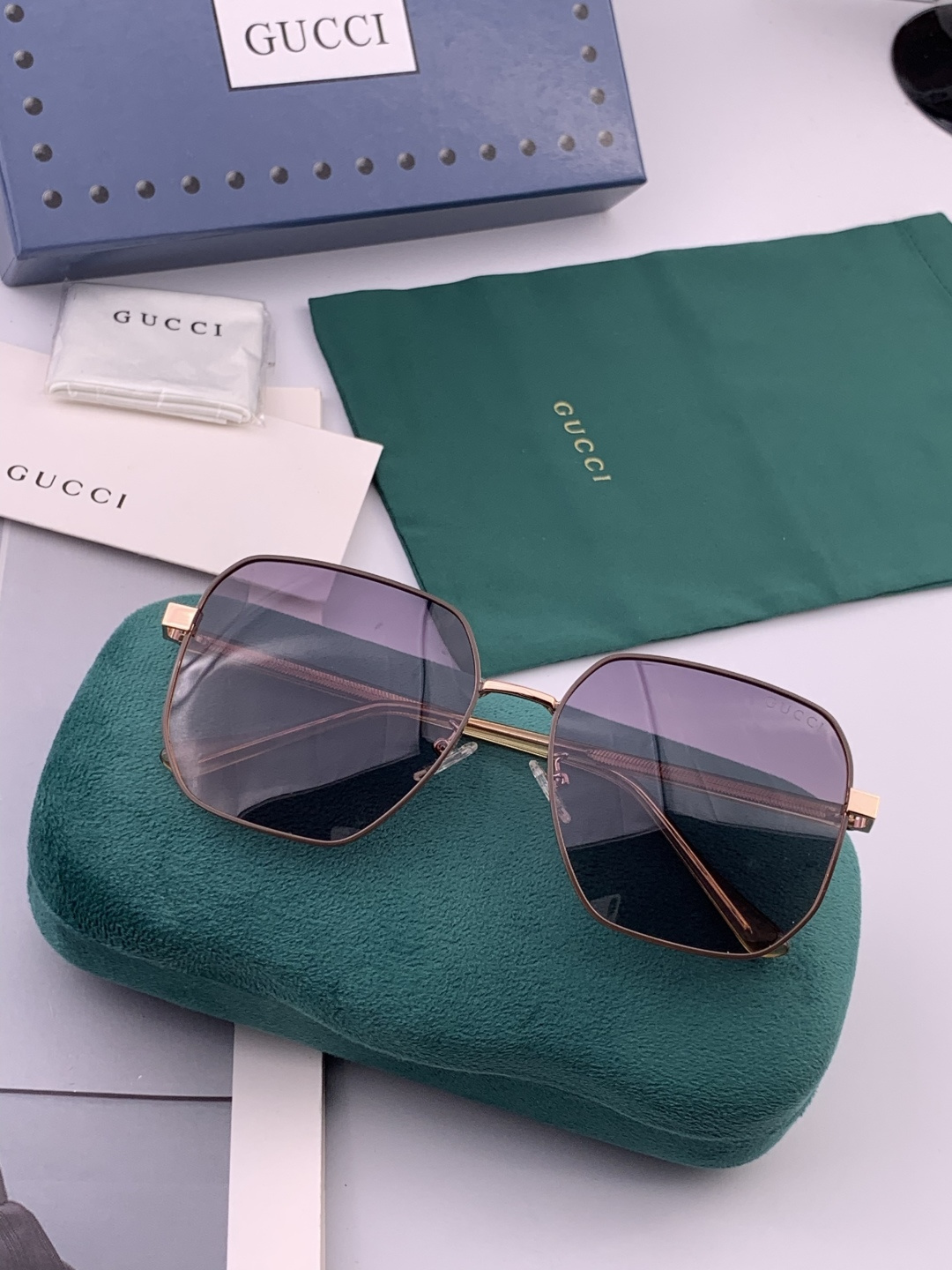 【偏光系列】Gucci 经典的方框设计，不挑脸型，无论搭配大衣还是连衣裙都非常显气质尼龙偏光镜片预防紫外