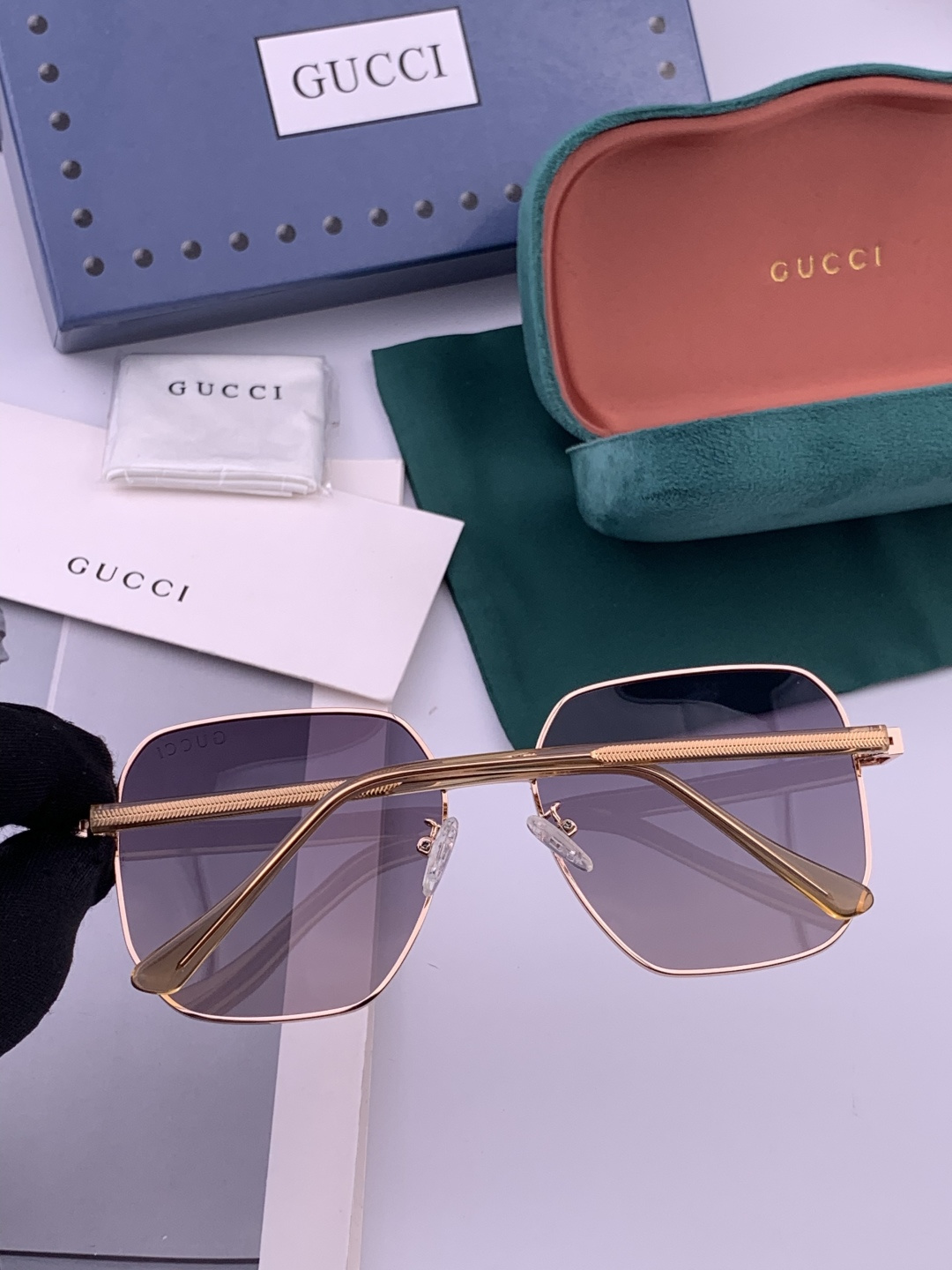 【偏光系列】Gucci 经典的方框设计，不挑脸型，无论搭配大衣还是连衣裙都非常显气质尼龙偏光镜片预防紫外