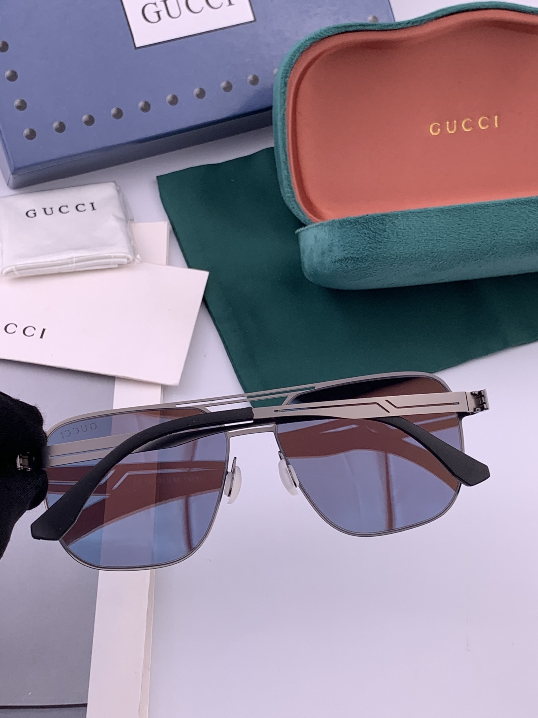 GUCCI 男款炫彩飞行员偏光太阳镜 ❤️材质：高清尼龙加厚卡槽高清偏光镜片 🌹无边框镜架💕颜👍型号：G
