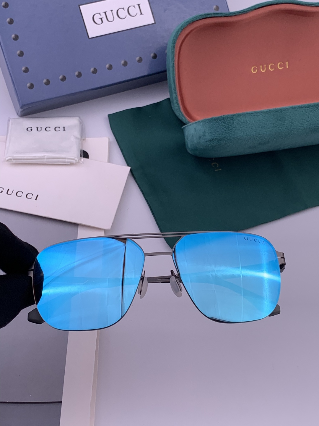 GUCCI 男款炫彩飞行员偏光太阳镜 ❤️材质：高清尼龙加厚卡槽高清偏光镜片 🌹无边框镜架💕颜👍型号：G