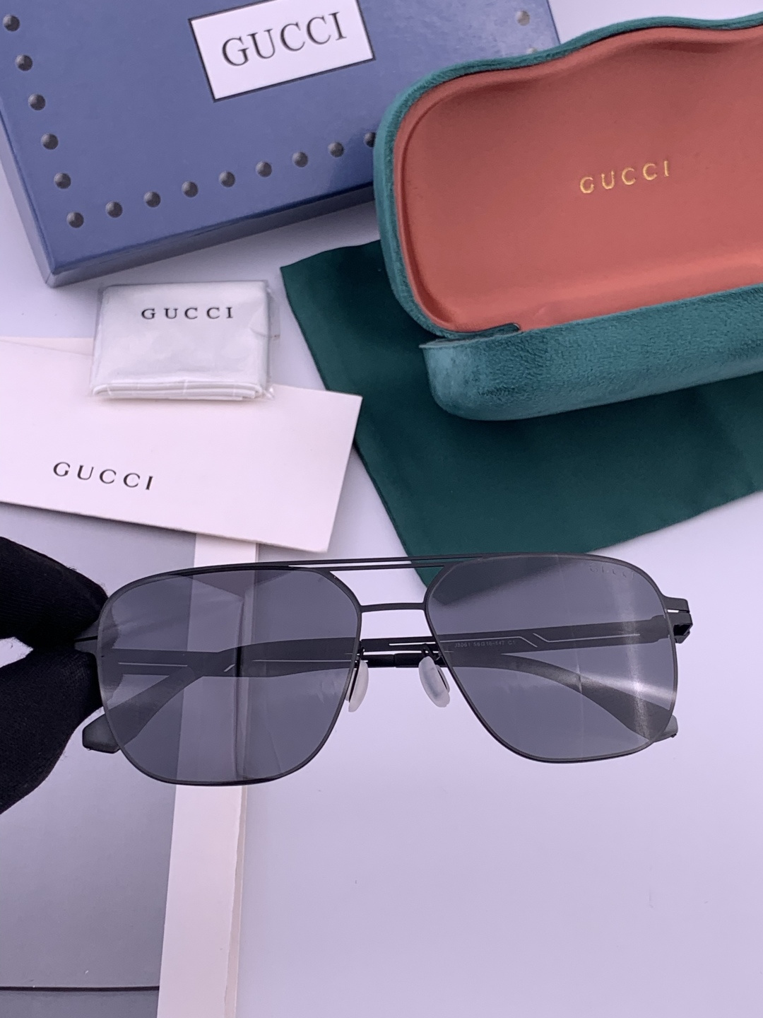 GUCCI 男款炫彩飞行员偏光太阳镜 ❤️材质：高清尼龙加厚卡槽高清偏光镜片 🌹无边框镜架💕颜👍型号：G