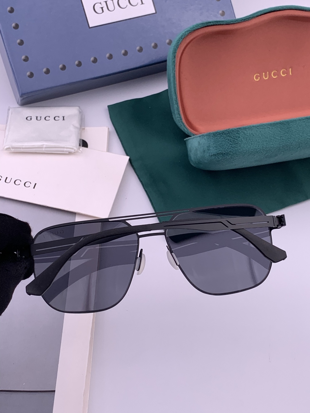 GUCCI 男款炫彩飞行员偏光太阳镜 ❤️材质：高清尼龙加厚卡槽高清偏光镜片 🌹无边框镜架💕颜👍型号：G