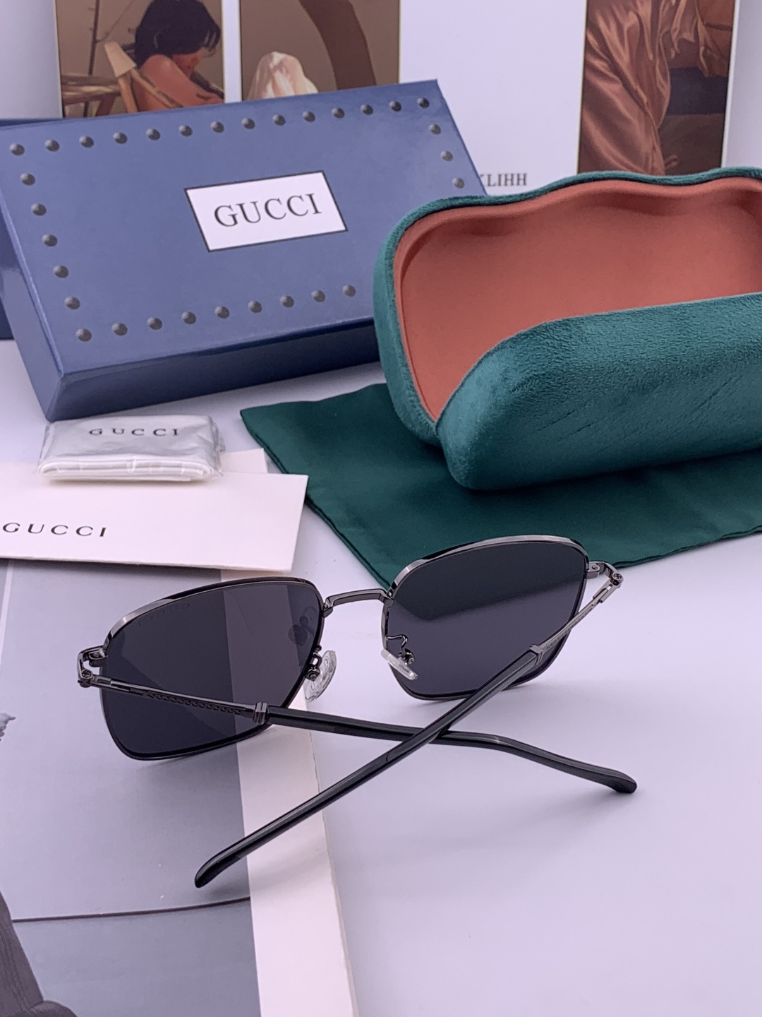 GUCCI 官网同步。 高品质男女款墨镜 👍 进口宝丽来偏光镜片 。蛤蟆镜 开车钓鱼都可 。型号：G12