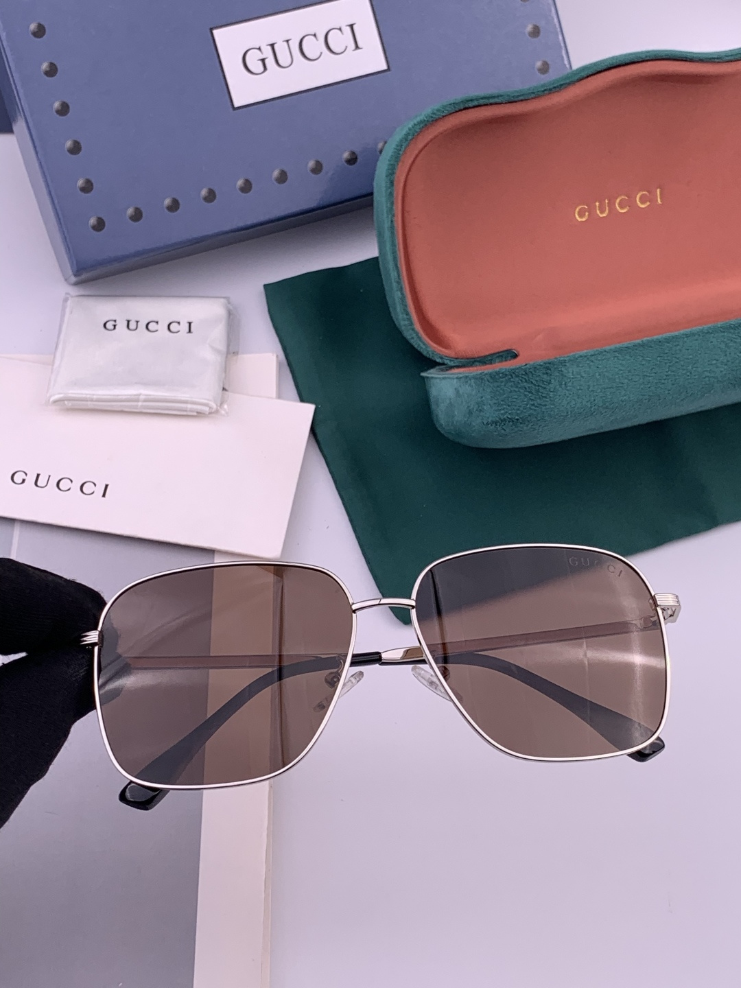 Gucci 。 高品质男女款墨镜 👍 进口宝丽来偏光镜片 。蛤蟆镜 开车钓鱼都可 。百搭显瘦墨镜韩版男士