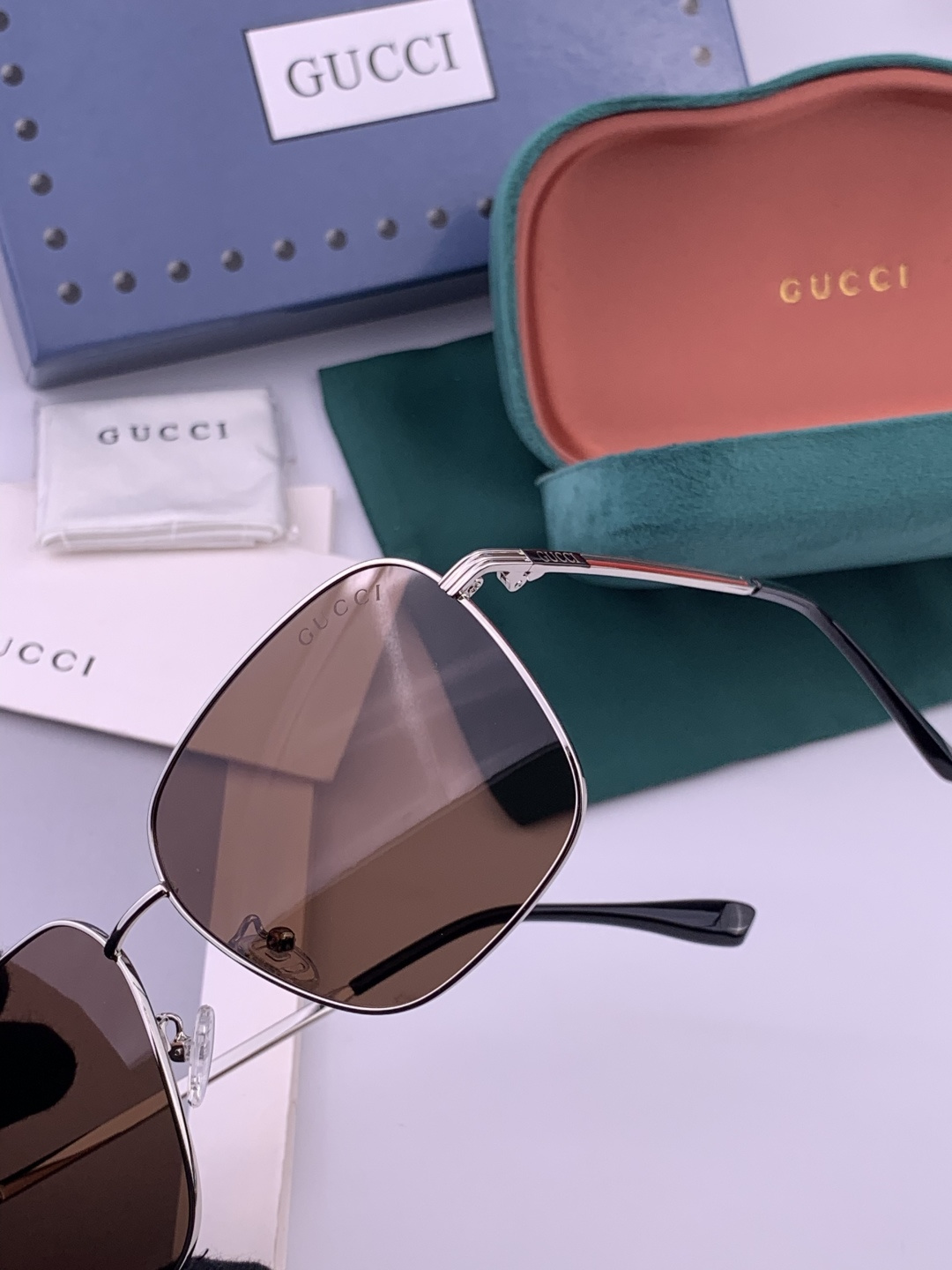 Gucci 。 高品质男女款墨镜 👍 进口宝丽来偏光镜片 。蛤蟆镜 开车钓鱼都可 。百搭显瘦墨镜韩版男士