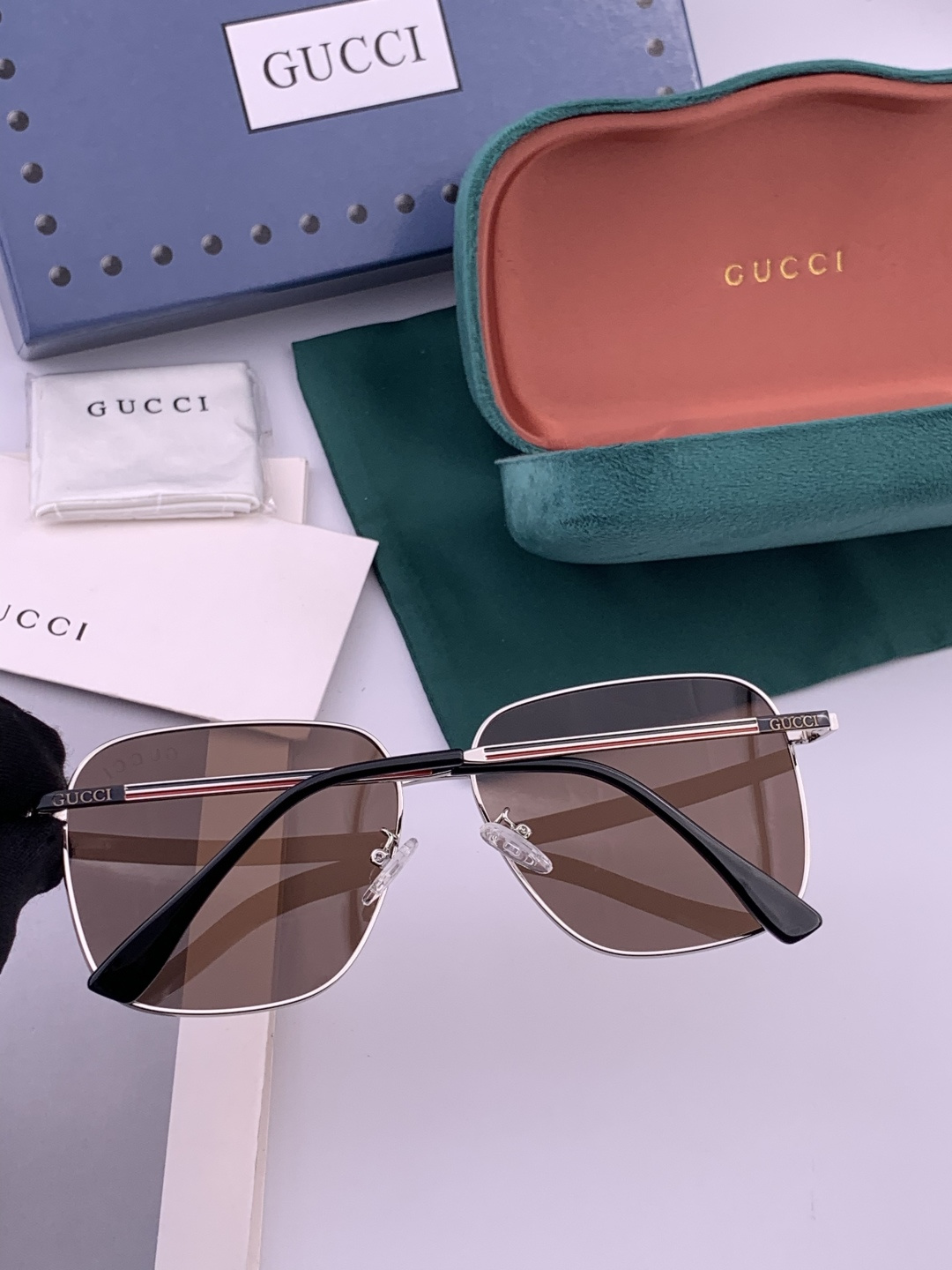 Gucci 。 高品质男女款墨镜 👍 进口宝丽来偏光镜片 。蛤蟆镜 开车钓鱼都可 。百搭显瘦墨镜韩版男士