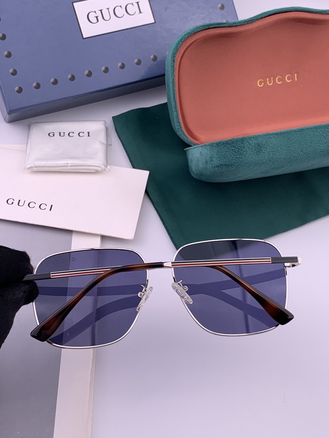 Gucci 。 高品质男女款墨镜 👍 进口宝丽来偏光镜片 。蛤蟆镜 开车钓鱼都可 。百搭显瘦墨镜韩版男士