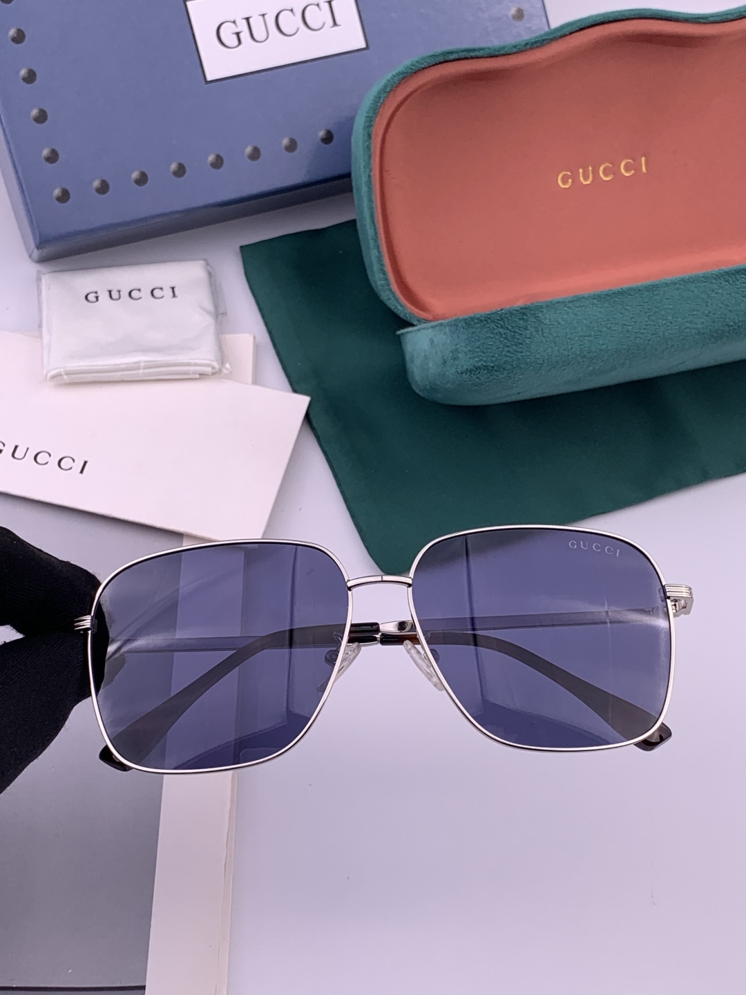 Gucci 。 高品质男女款墨镜 👍 进口宝丽来偏光镜片 。蛤蟆镜 开车钓鱼都可 。百搭显瘦墨镜韩版男士