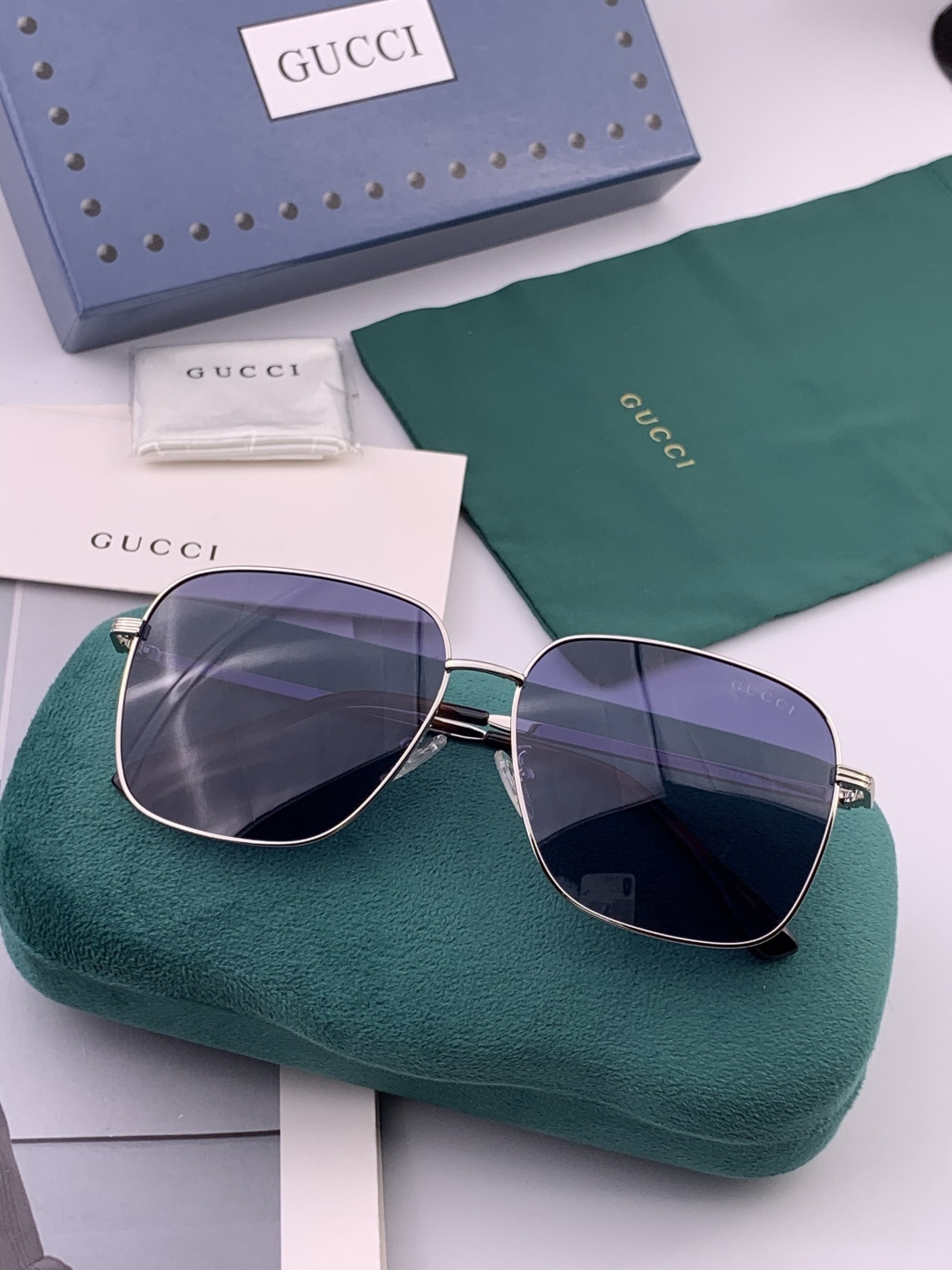 Gucci 。 高品质男女款墨镜 👍 进口宝丽来偏光镜片 。蛤蟆镜 开车钓鱼都可 。百搭显瘦墨镜韩版男士