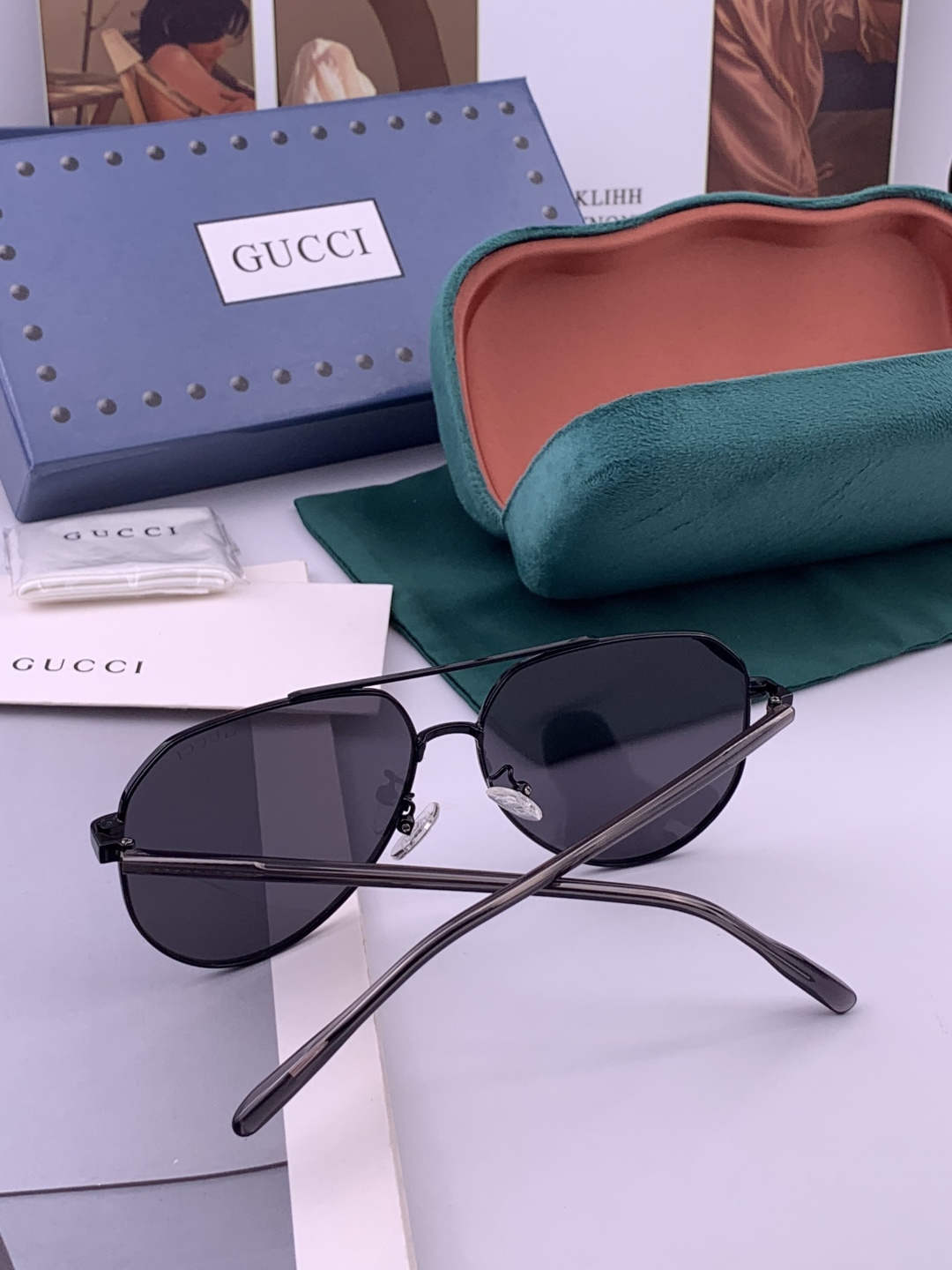 Gucci 。 高品质男女款墨镜 👍 进口宝丽来偏光镜片 。蛤蟆镜 开车钓鱼都可 。百搭显瘦墨镜韩版男士