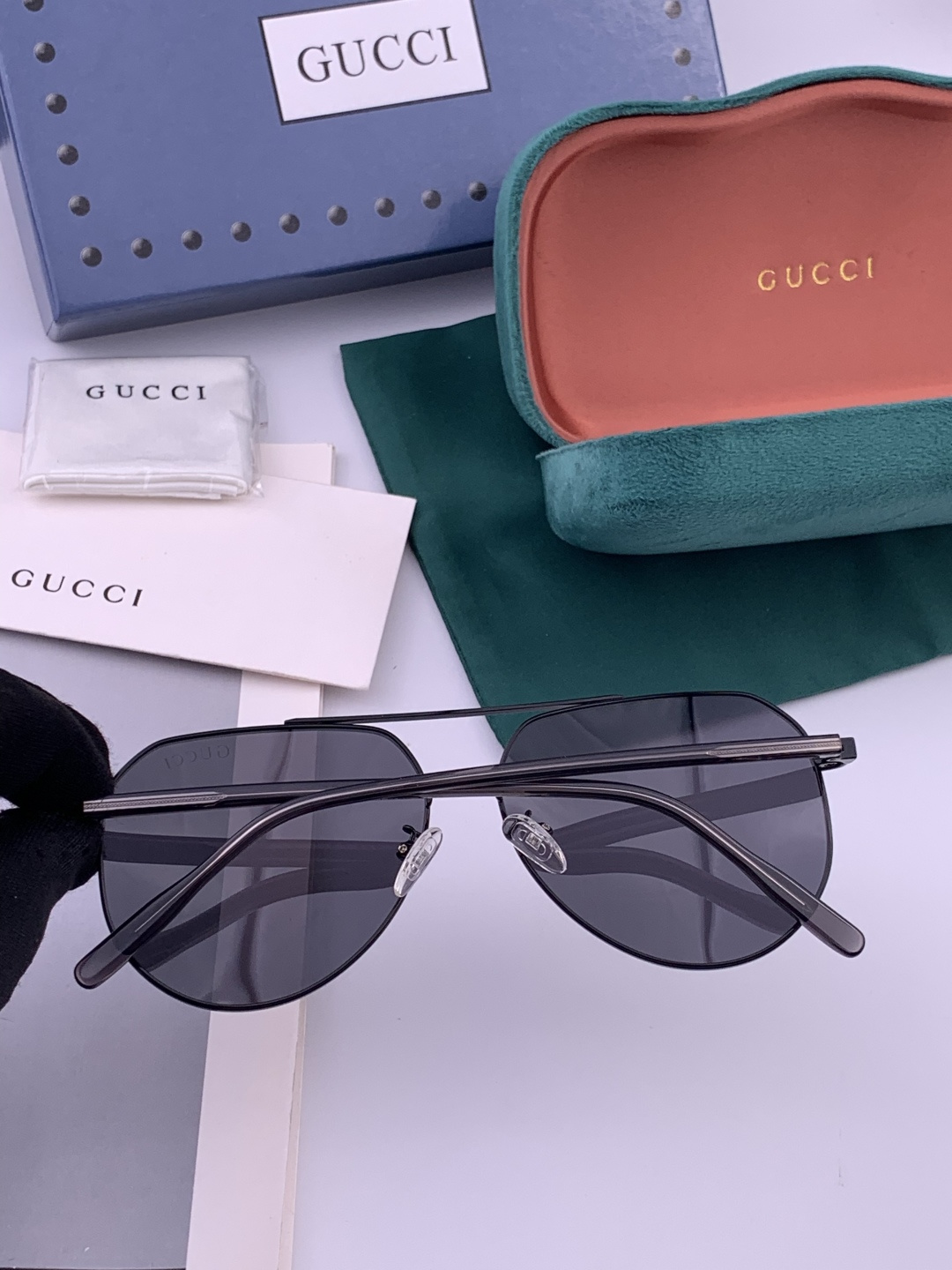 Gucci 。 高品质男女款墨镜 👍 进口宝丽来偏光镜片 。蛤蟆镜 开车钓鱼都可 。百搭显瘦墨镜韩版男士