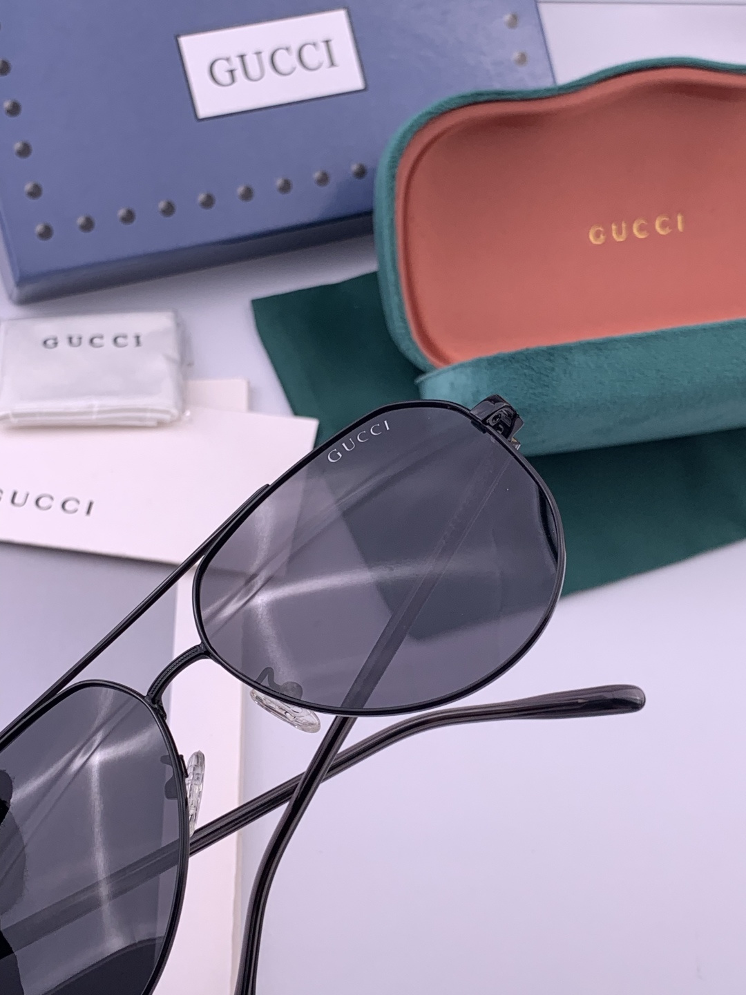 Gucci 。 高品质男女款墨镜 👍 进口宝丽来偏光镜片 。蛤蟆镜 开车钓鱼都可 。百搭显瘦墨镜韩版男士