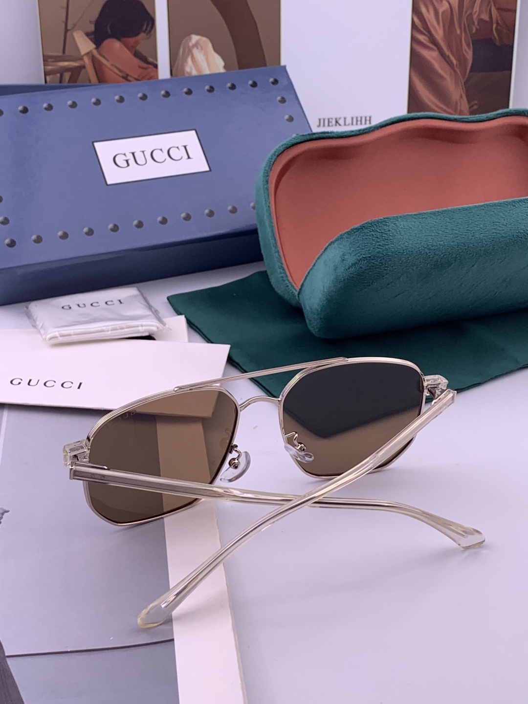 GUCCI 官网同步。 高品质男女款墨镜 👍 进口宝丽来偏光镜片 。蛤蟆镜 开车钓鱼都可 。型号：G33
