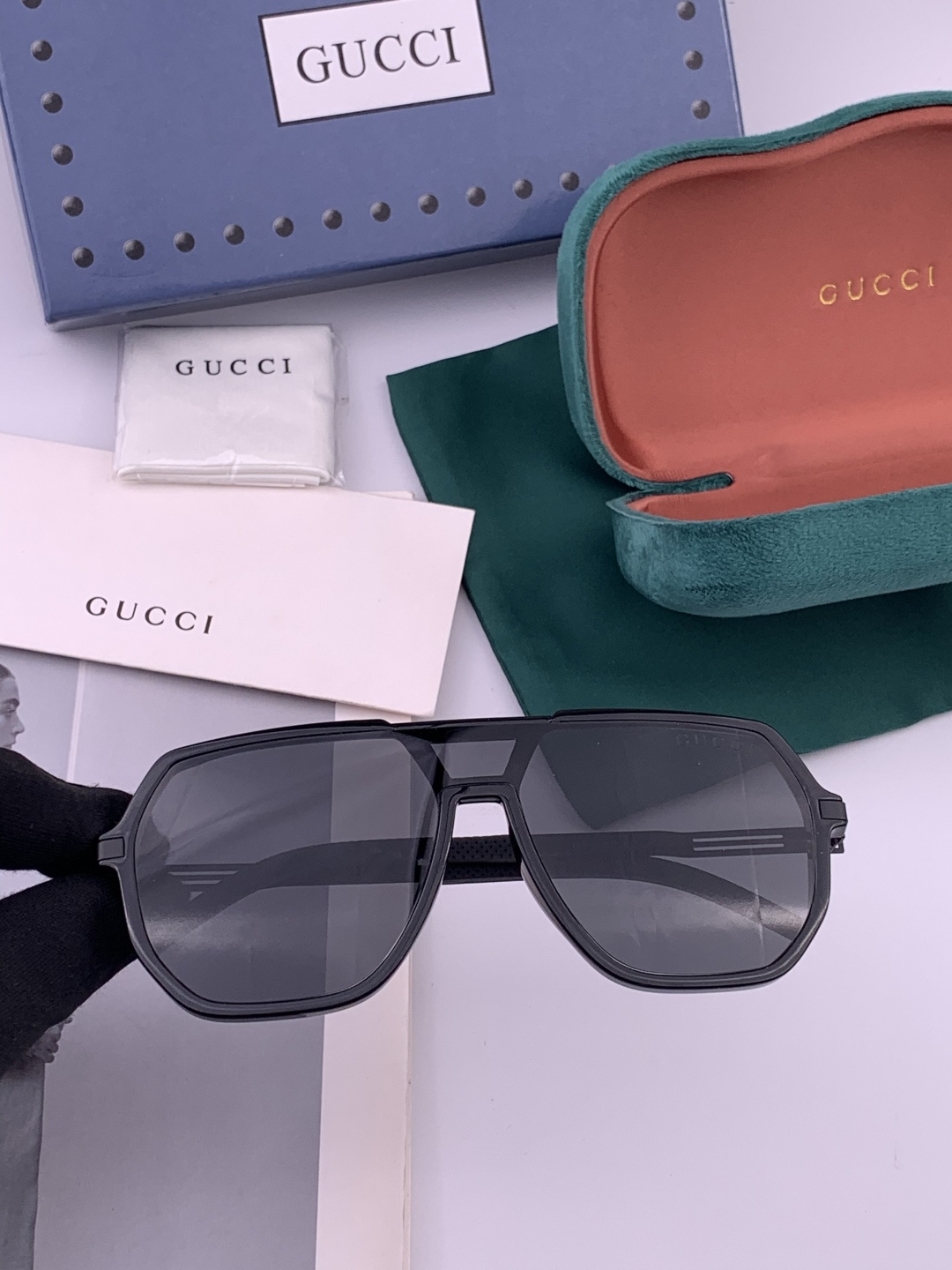 ♦️ GUCCI 新款男女情侣款太阳镜多边形墨镜iP电镀永不褪色 超轻超有弹性整幅眼镜无螺丝重要的是压不