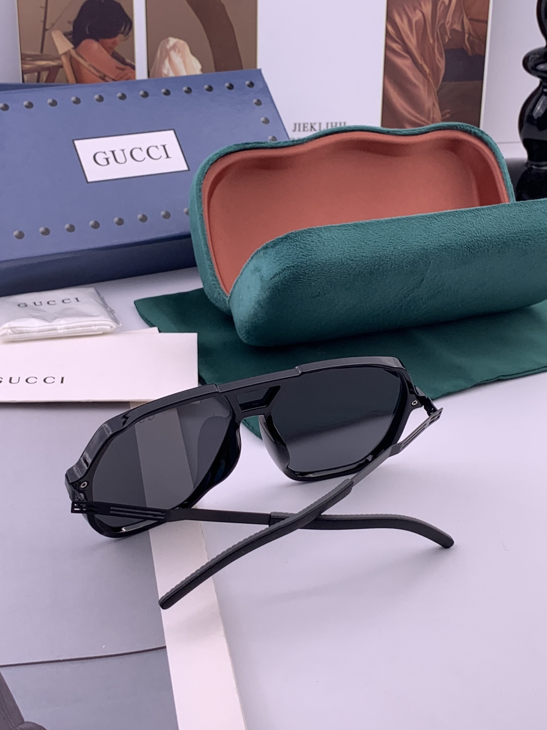 ♦️ GUCCI 新款男女情侣款太阳镜多边形墨镜iP电镀永不褪色 超轻超有弹性整幅眼镜无螺丝重要的是压不