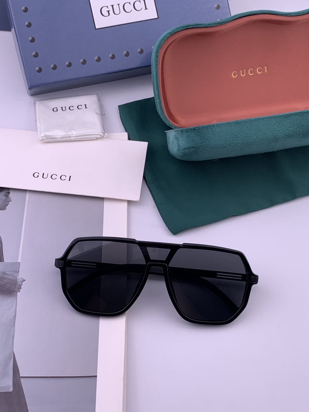 ♦️ GUCCI 新款男女情侣款太阳镜多边形墨镜iP电镀永不褪色 超轻超有弹性整幅眼镜无螺丝重要的是压不