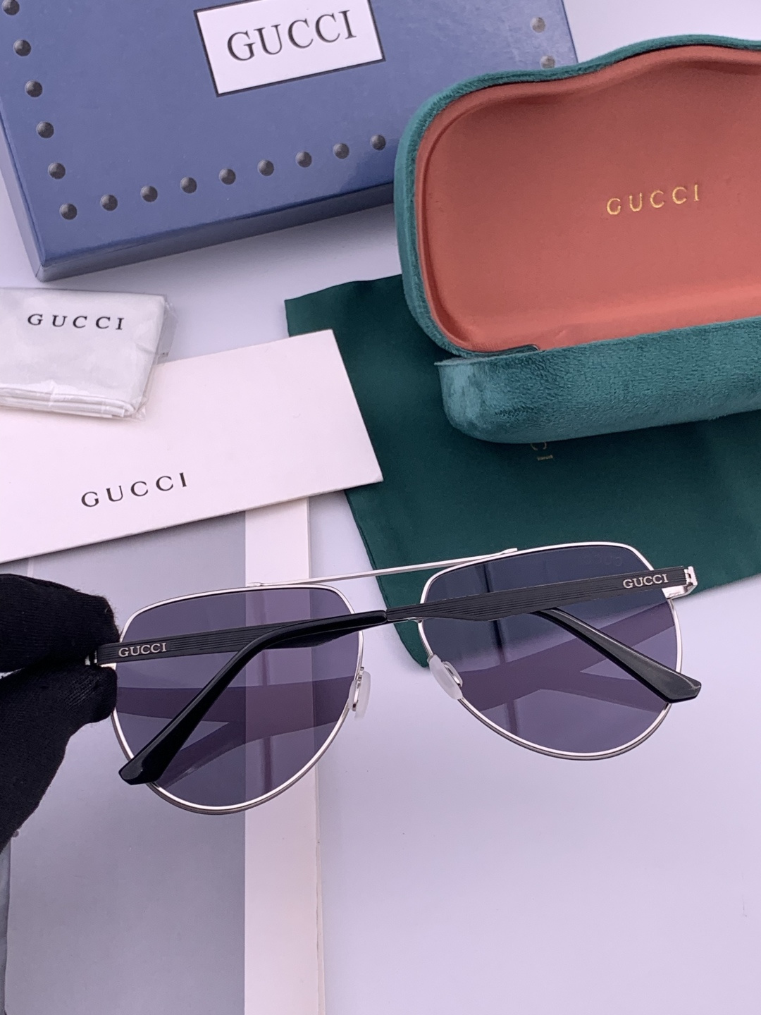 GUCCI 男款炫彩飞行员偏光太阳镜 ❤️材质：高清尼龙加厚卡槽高清偏光镜片 🌹无边框镜架💕颜👍型号：G
